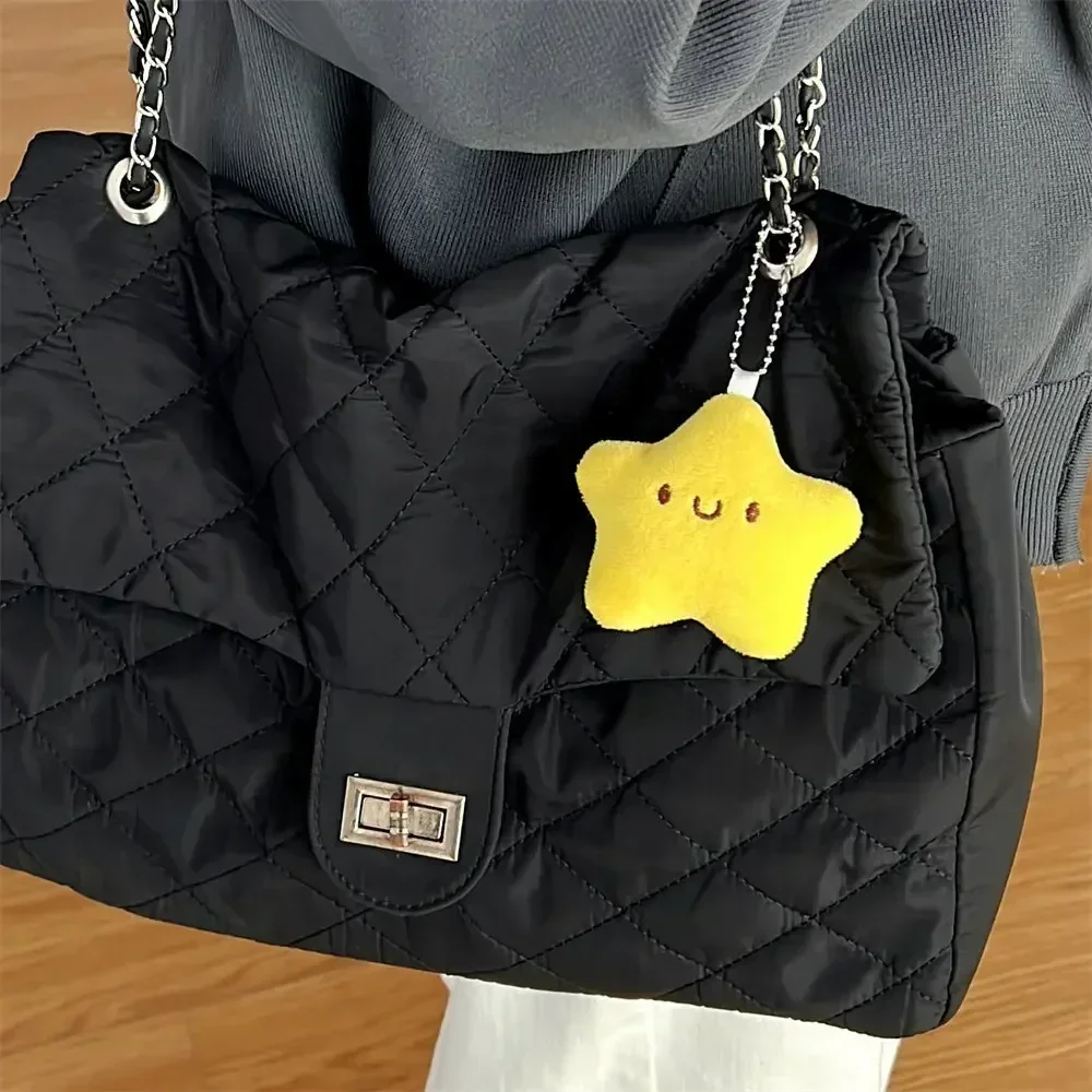 Llavero de Peluche de Estrellas Adorables para Niñas, Colgante Suave y Esponjoso para Mochila, Mini Llavero Amarillo Práctico, Regalos