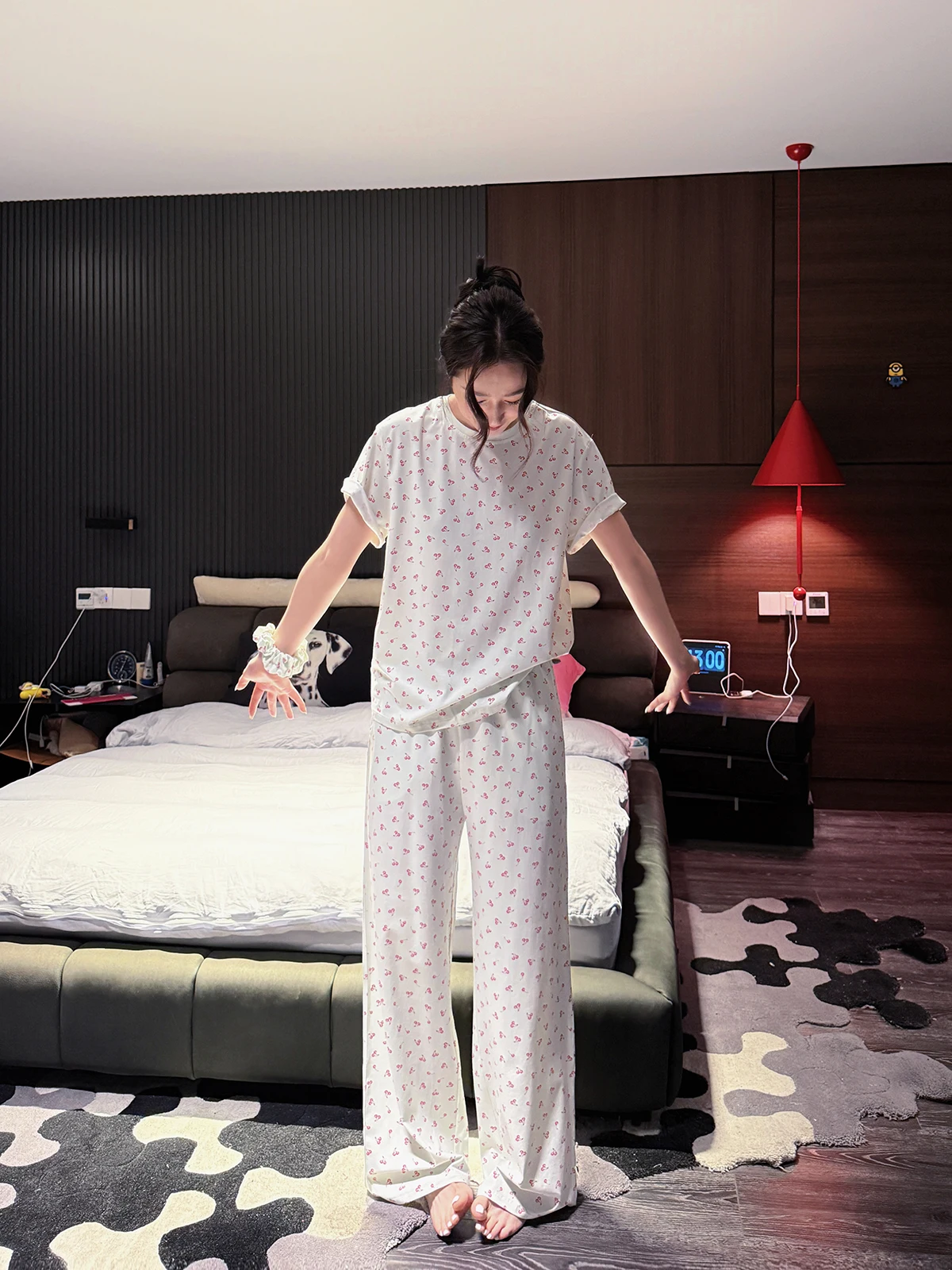 pigiama-doubleoo2026-con-stampa-ciliegie-comodo-e-casual-in-cotone-maniche-corte-e-pantaloni-lunghi-set-per-casa-in-modal-per-giovani