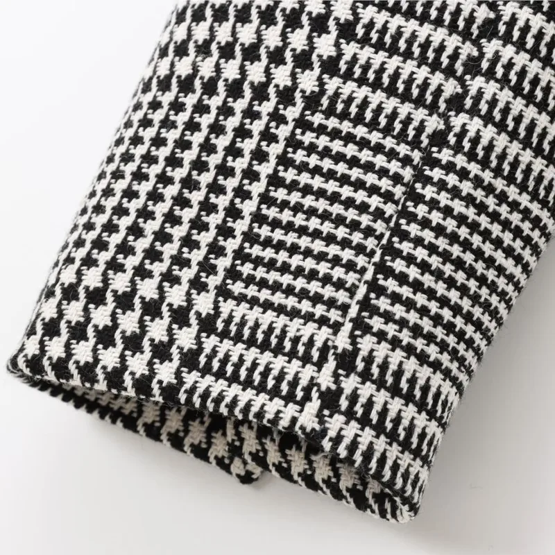 TRAF Houndstooth สั้น Blazers สําหรับผู้หญิงฤดูใบไม้ร่วงแฟชั่นตกแต่งกระเป๋าปุ่มสั้นเสื้อแขนยาวหญิง Blazers