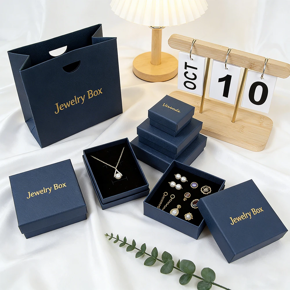 

50 шт. подарочных коробок из крафт-картона с узором личи, 7x7x3 см, для колец и серег, с возможностью нанесения логотипа, для свадьбы