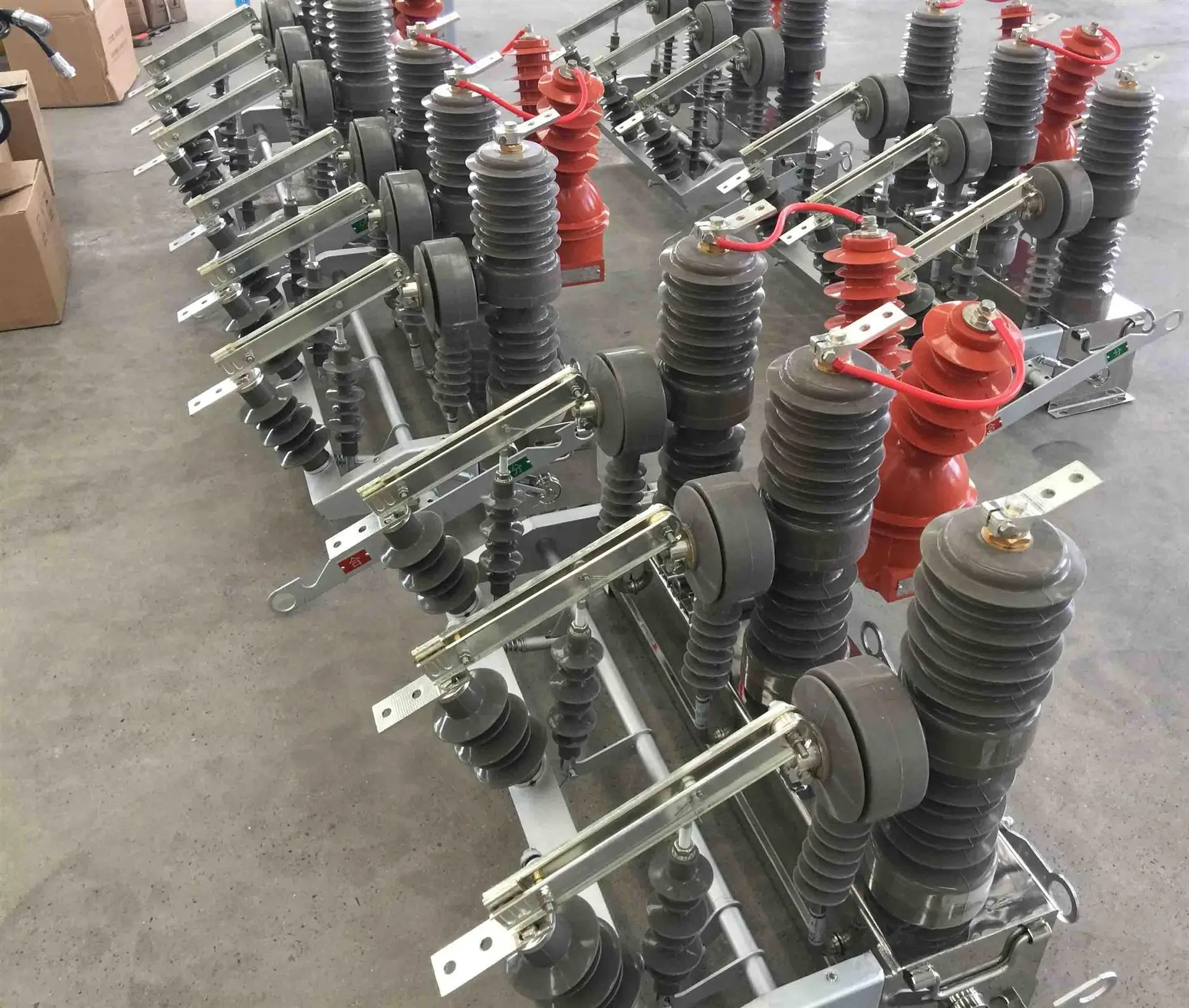 

ZW32-35/630 Intelligent Automatic Reclosing Isolated Switch 33KV On-Post Vacuum Circuit Breaker Power Station 12KV Rated Voltage