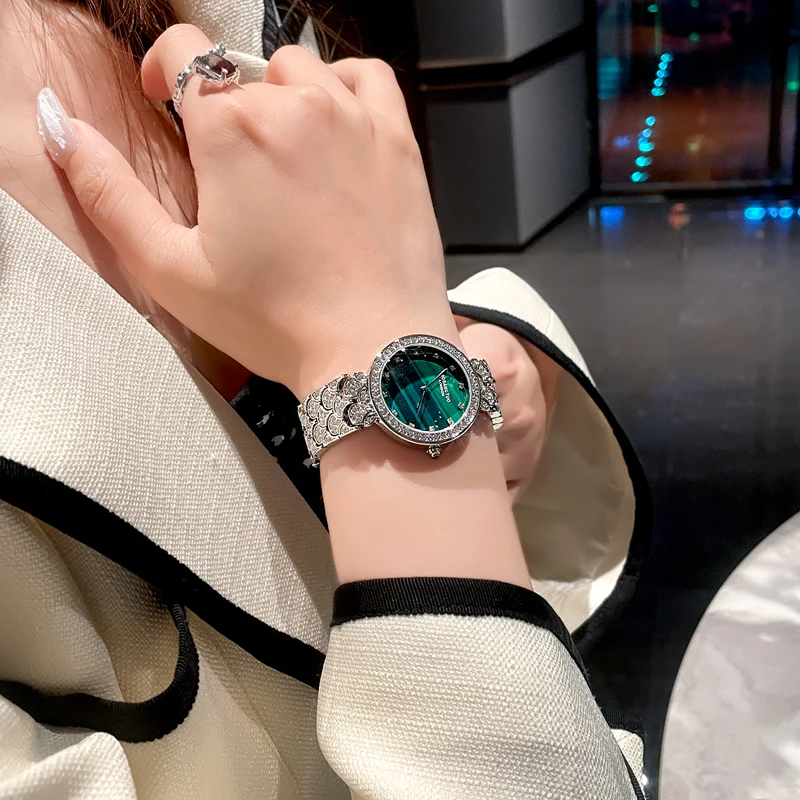 Hot Fashion Women Luxury Diamond Watches Bracelet Ladies Quartz Watch Emerald Womens Wristwatch Shiny Crystal Reloj Mujer