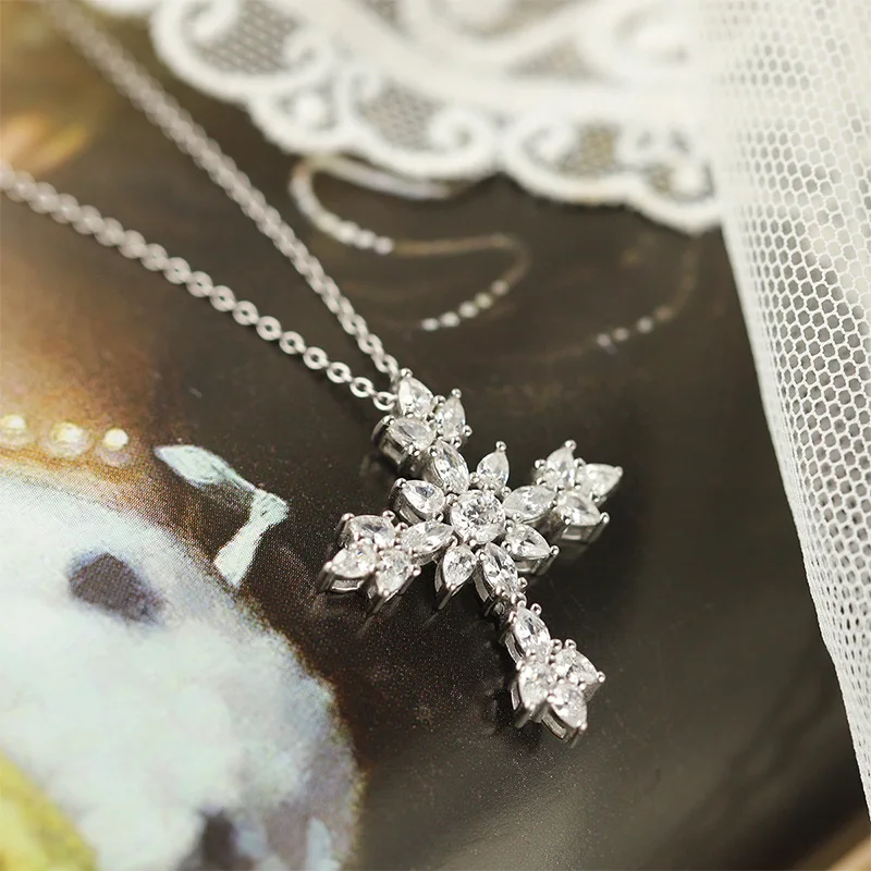

S925 sterling silver necklace with fancy cut snowflake cross design, luxury high-end Korean style necklace