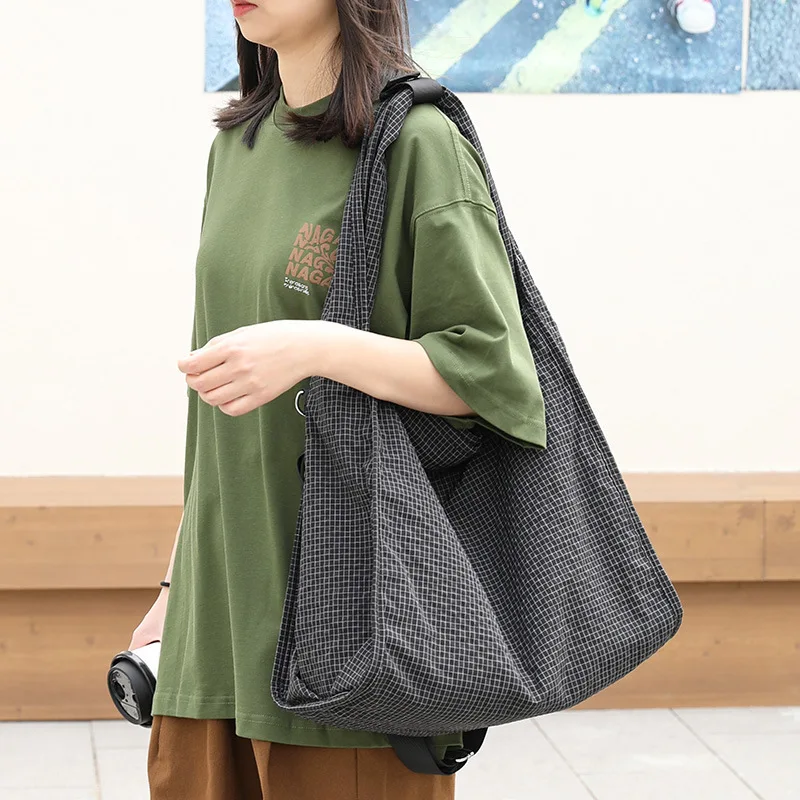 

YIFAN Minimalist Female Student Large Capacity Commuting Horizontal Nylon Single Shoulder Diagonal Cross Portable Tote Bag