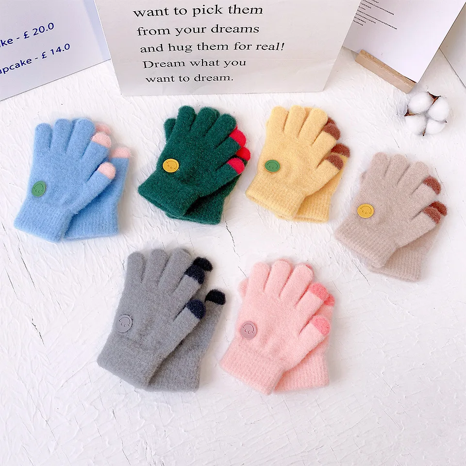 Smiling Face Knitted Children's Warm Gloves for Winter Protection. Baby's Writing Is Not Pilling on Five Fingers