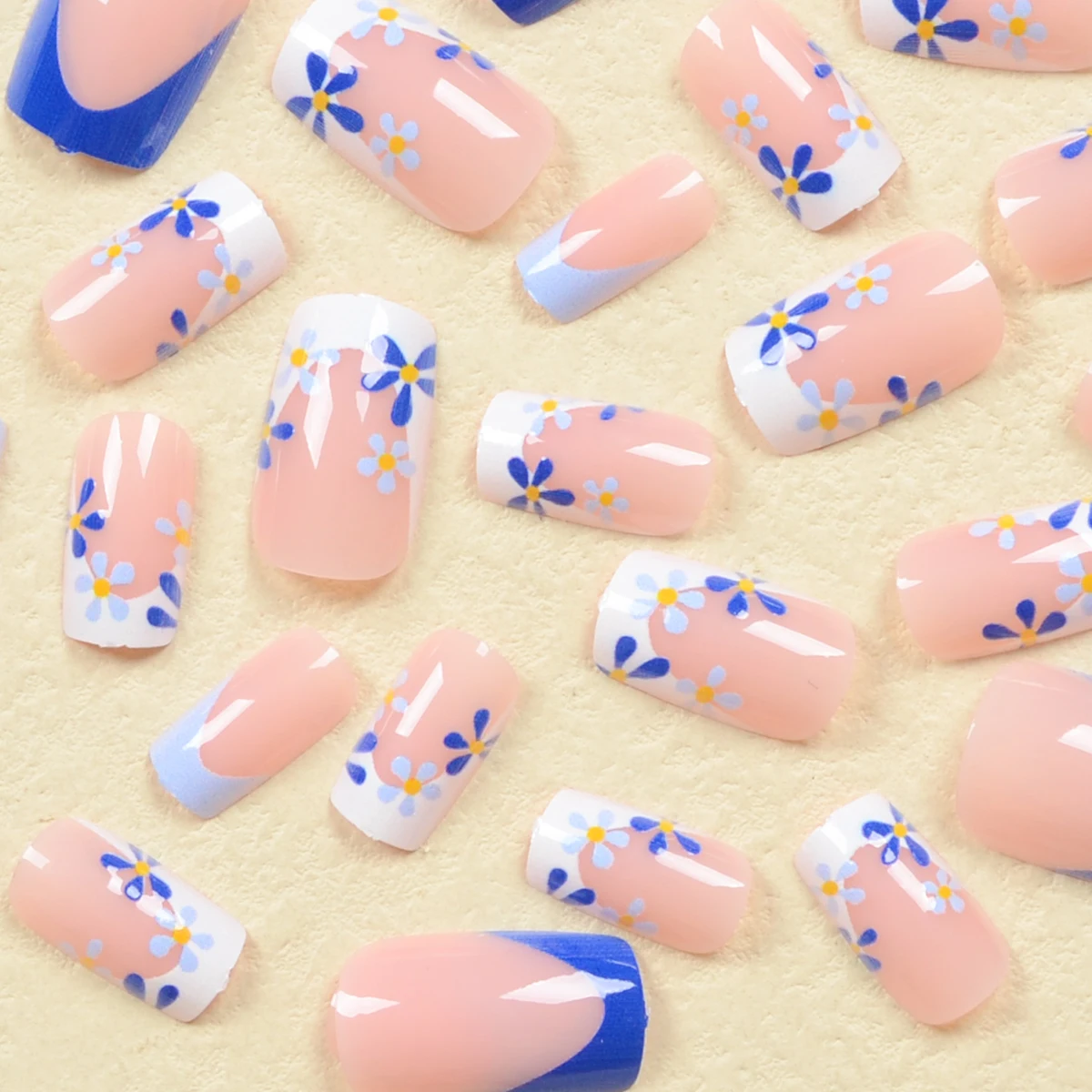 Juego de 24 piezas de uñas cuadradas medianas, Punta francesa azul y blanca con bonito diseño Floral, acabado brillante, perfecto para las manos
