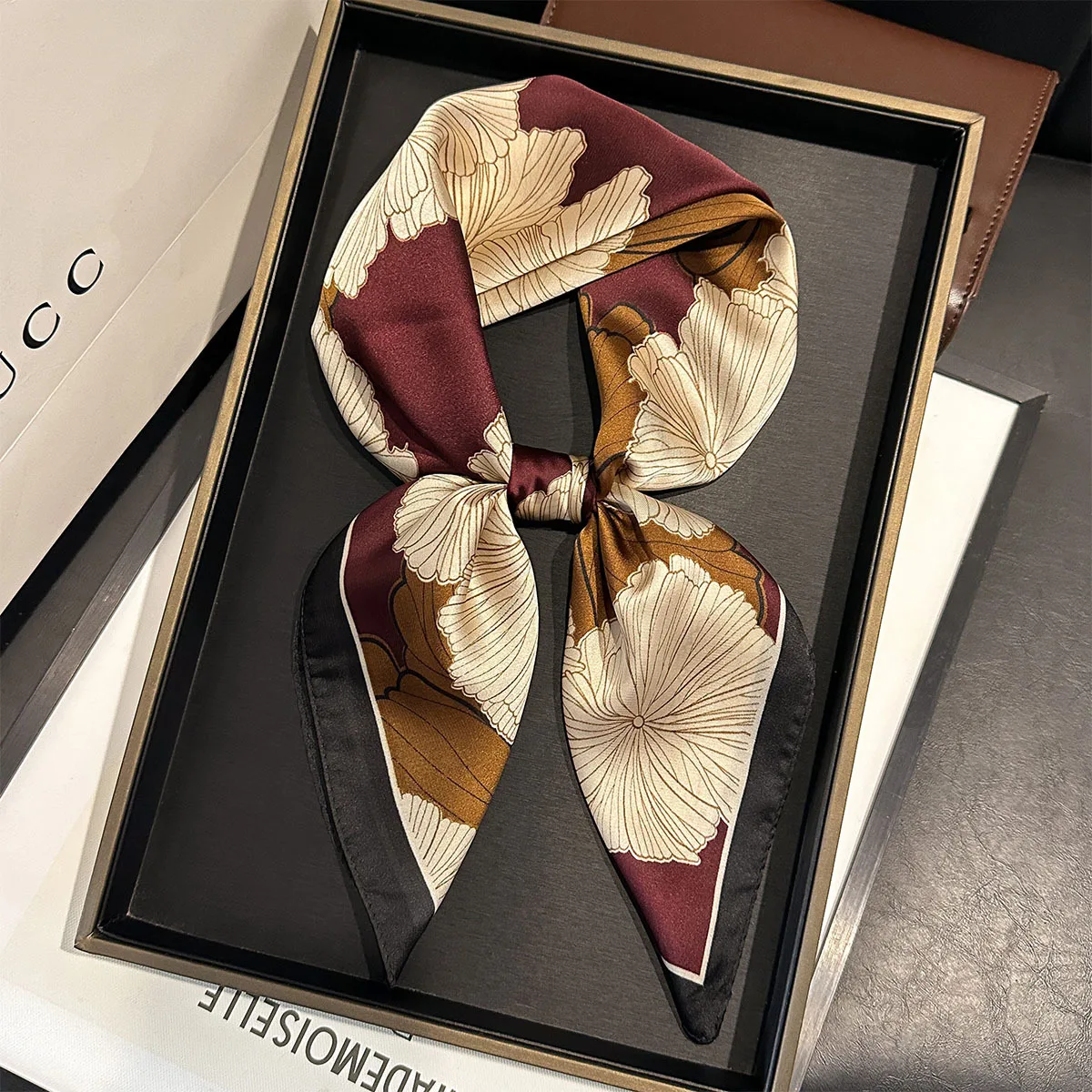 مصمم الحرير مربع وشاح المرأة شال من الساتان التفاف الحجاب رباط شعر الإناث المعصم الفاخرة الرأس 70*70 سنتيمتر Echarpe 2025 باندانا #4