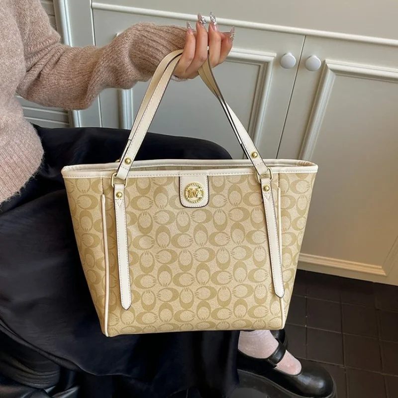 

Luxury Women's Tote Bag Made Of Fine Leather Featuring Casual Famous Lasting Daily Look​