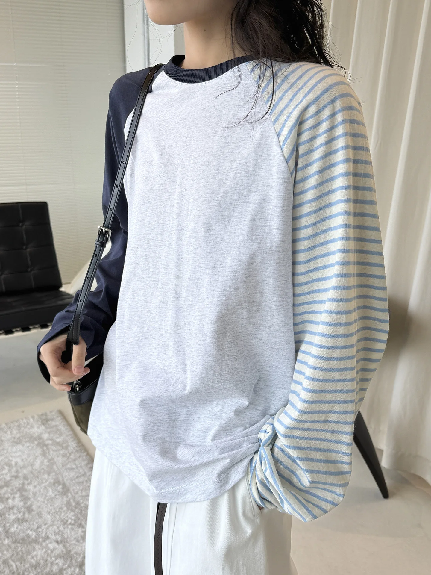 초봄 신상 패셔너블 스타일 배색 스트라이프 스플라이싱 라운드넥 루즈핏 여성 티셔츠