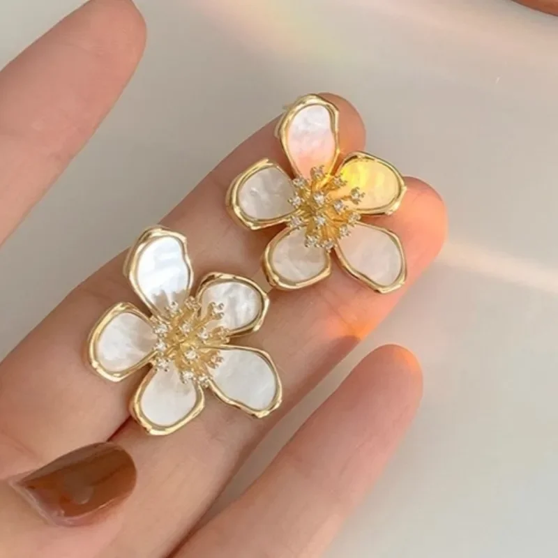 Fashion Rhinestone Personality Temperament Five Petal Flower Earrings Female Temperament Party Elegant Jewelry Accessories