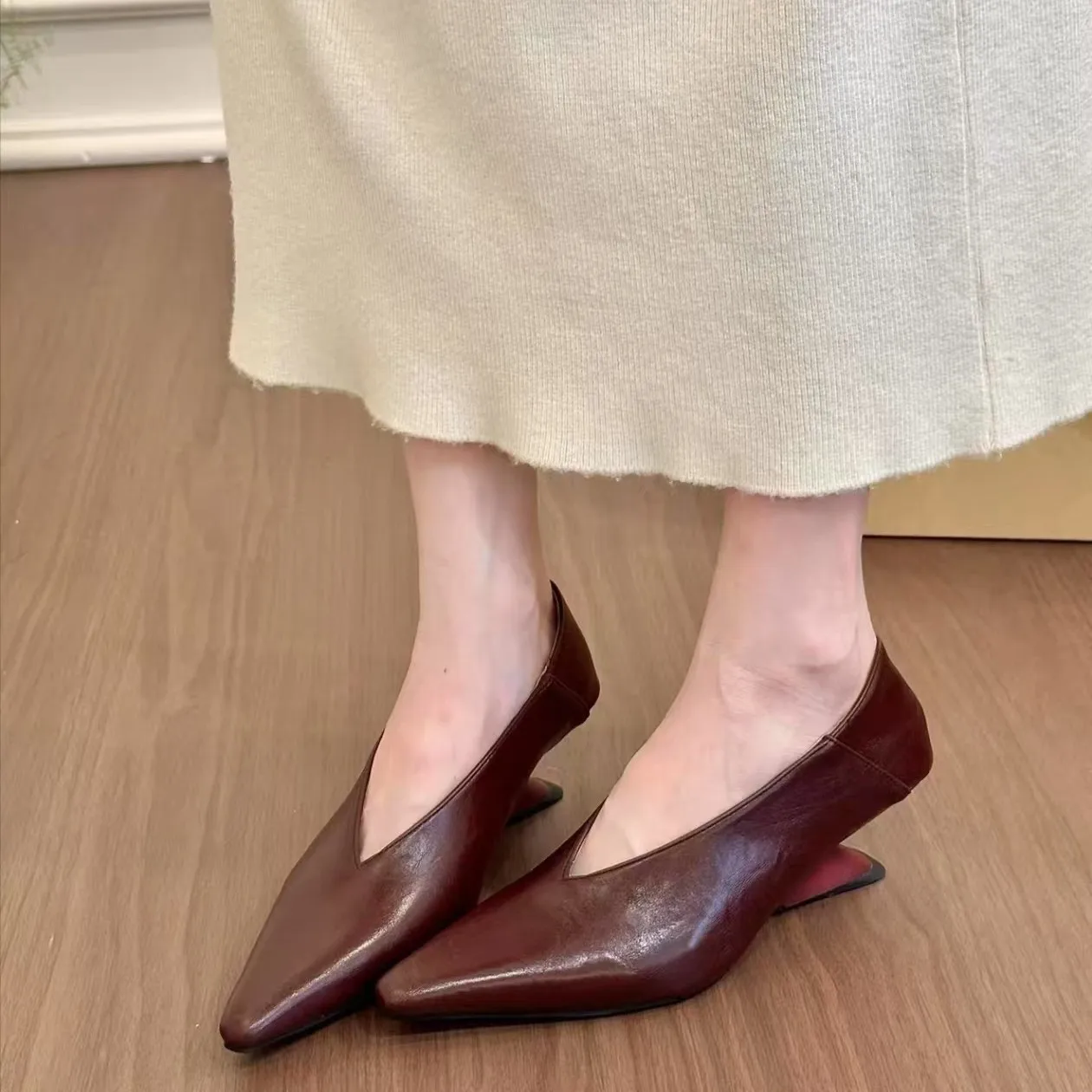 2026Komfortable Weiche Leder Stil Designer Schuhe frauen Spitz Nicht-Slip Keil Party frauen Schuhe Outdoor Casual High Heels
