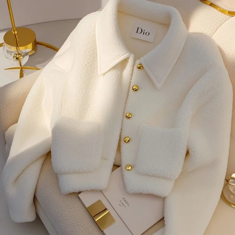 Рисунок 6 - Белое пальто из овечьей шерсти