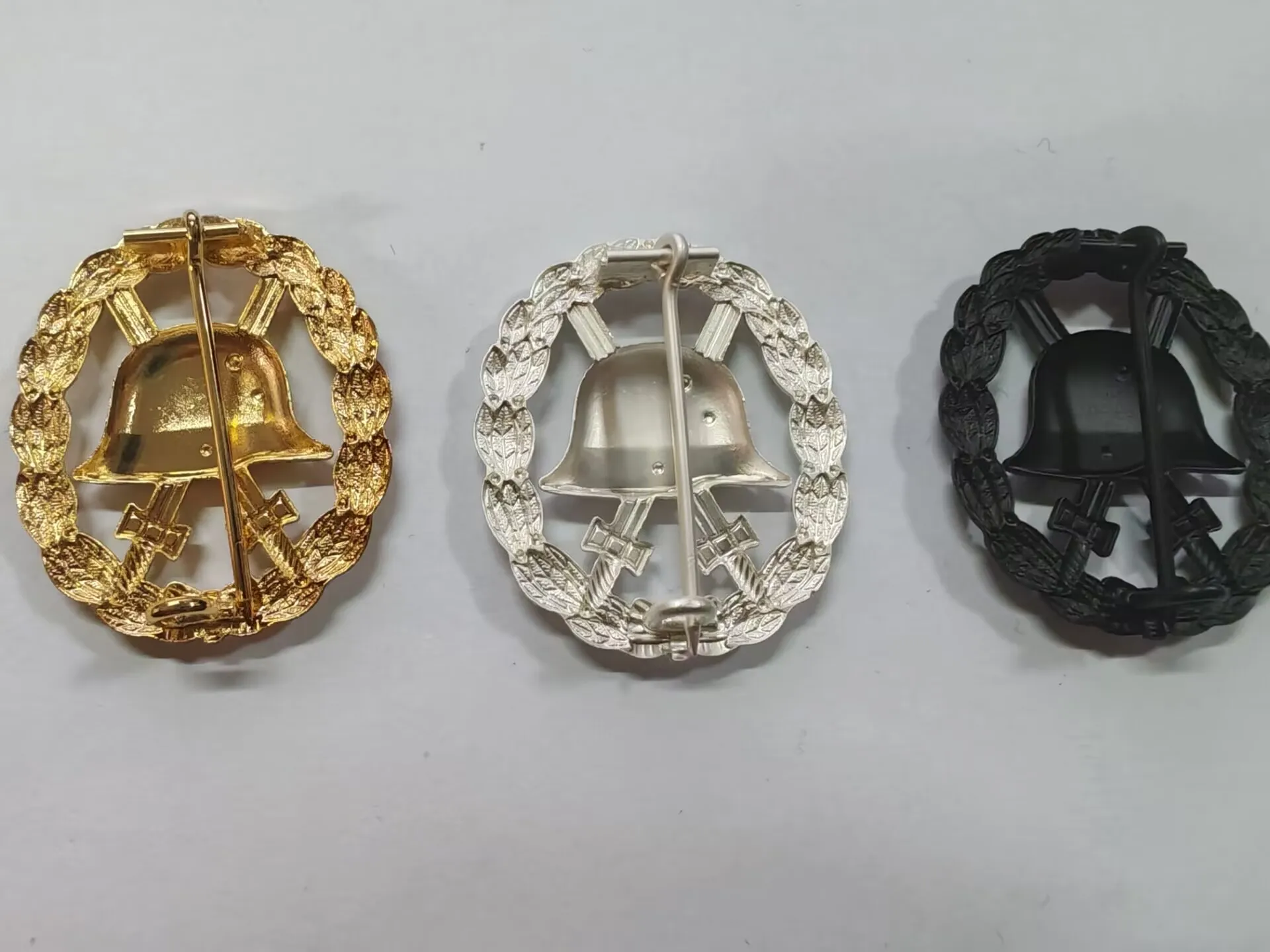 EMD WW1 Wound Badge in  gold and silver Black