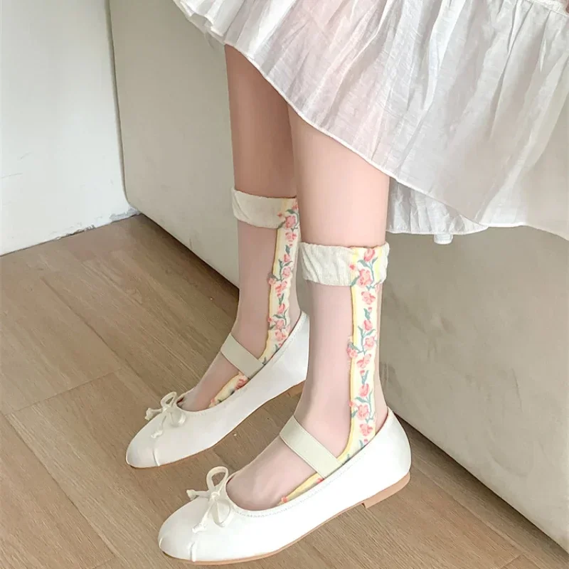 Frauen Sommer Ultra-dünne Transparente Elastische Lange Socken Floral Stickerei Kristall Seide Socken Süße Mädchen Lolita Kawaii Nette Socken