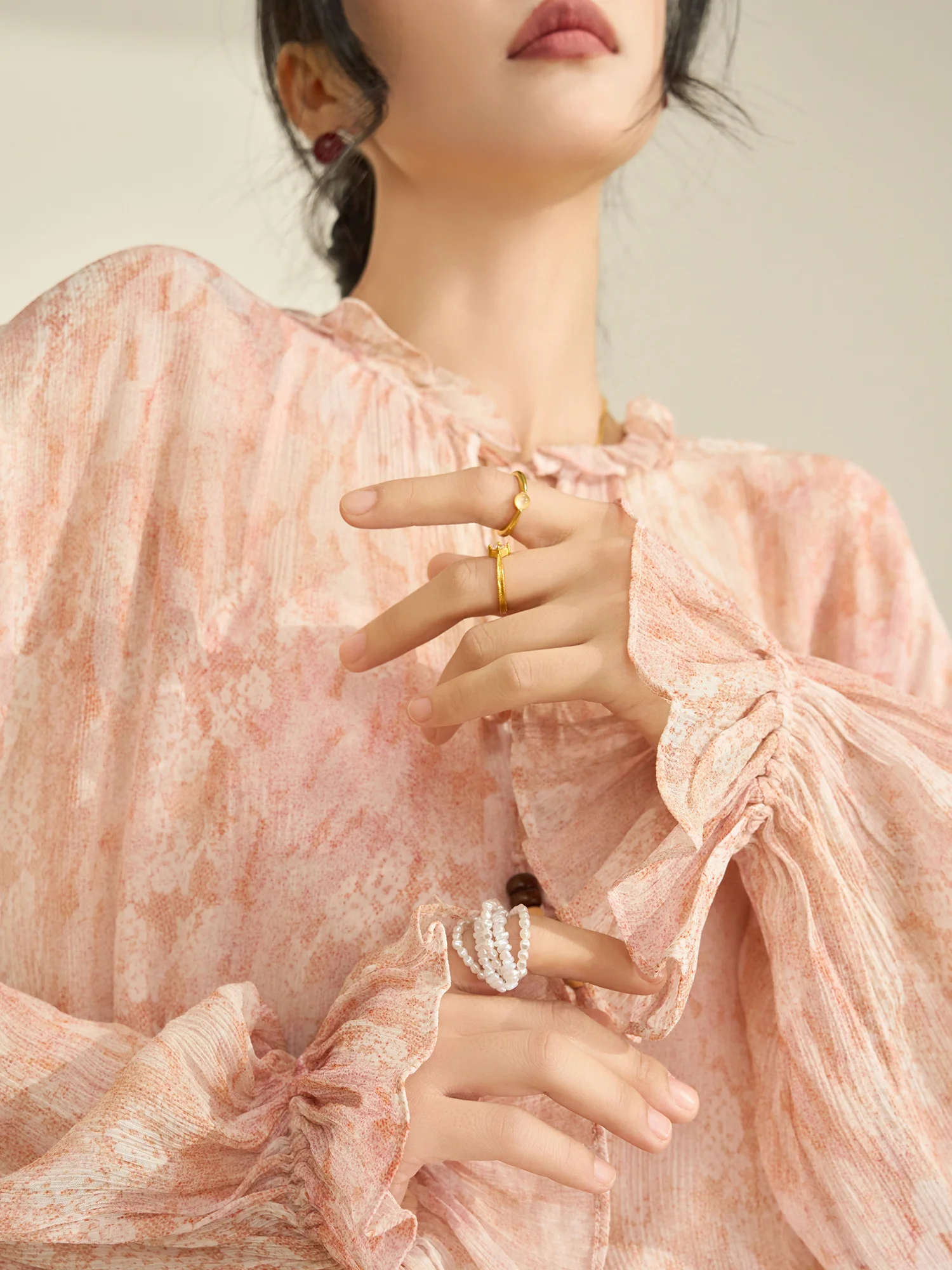 

Женская весенняя модная блузка Flowing Era из розового шифона с принтом, свободного кроя, с длинными рукавами, прозрачная, из тюля, с поясом, дышащая