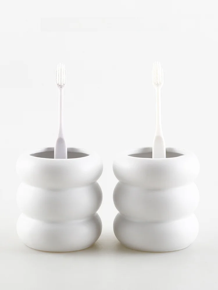 

KULE HOME Премиальные стаканы для зубных щеток для пар, для отелей и домашнего использования, инструменты для ухода за полостью рта, высококачественный легкий дизайн