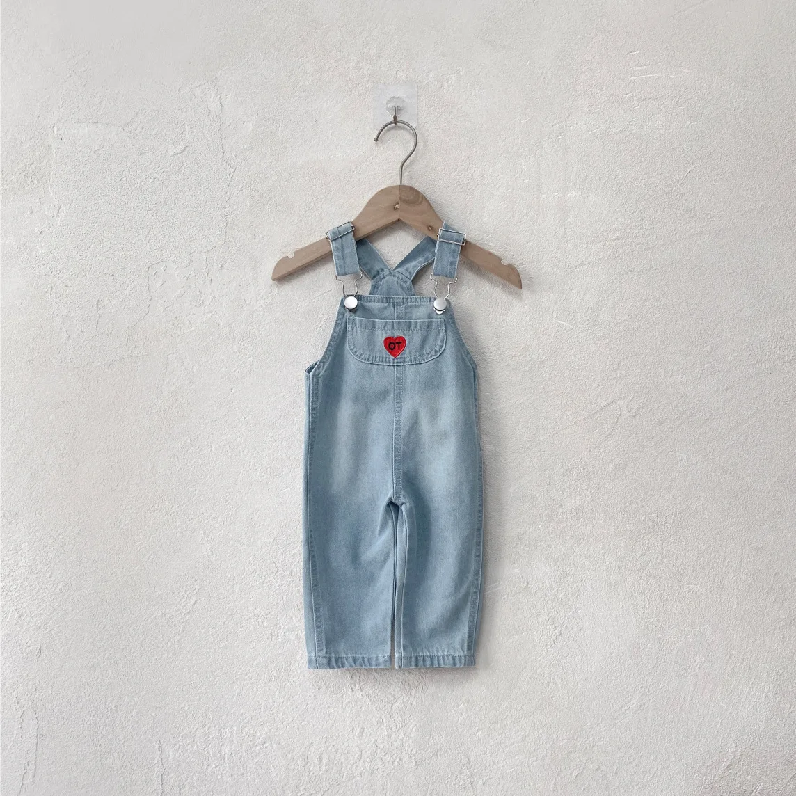 2024 Autumn New Baby Denim Strap Trousers Infant Toddler Casual Pants Fashion Boy Girl Heart Denim Overalls Kids Versatile Jeans