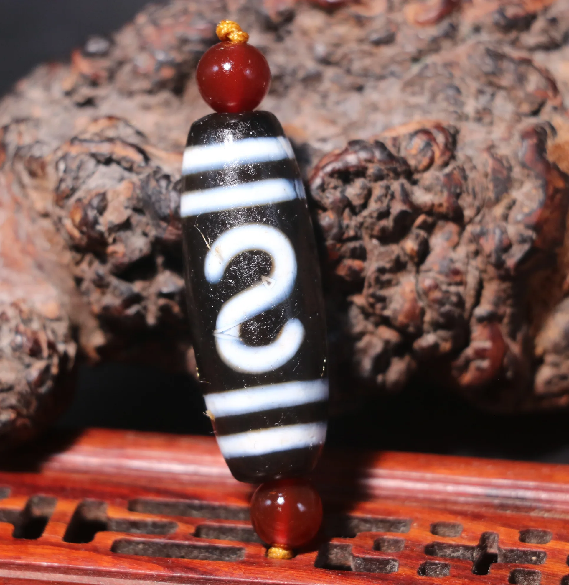 A Magic Power Energy Tibetan Old Agate S Money Hook Wealth dZi Bead Amulet Fit For Bracelet Talisman Treasure Timestown Top