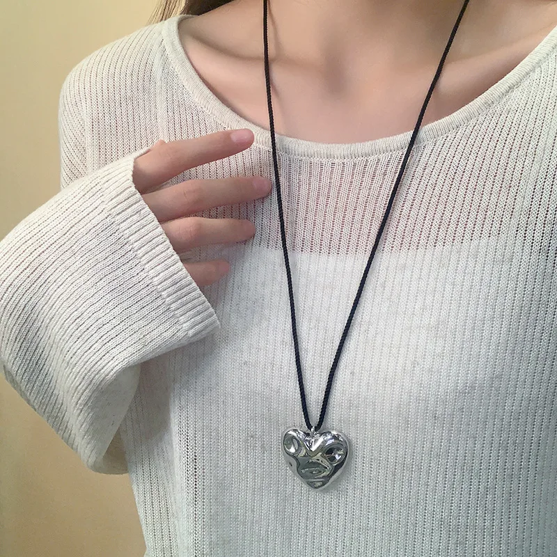 Design Exaggerated Heart-shaped Pendant Adjustable Long Rope Necklace for Women