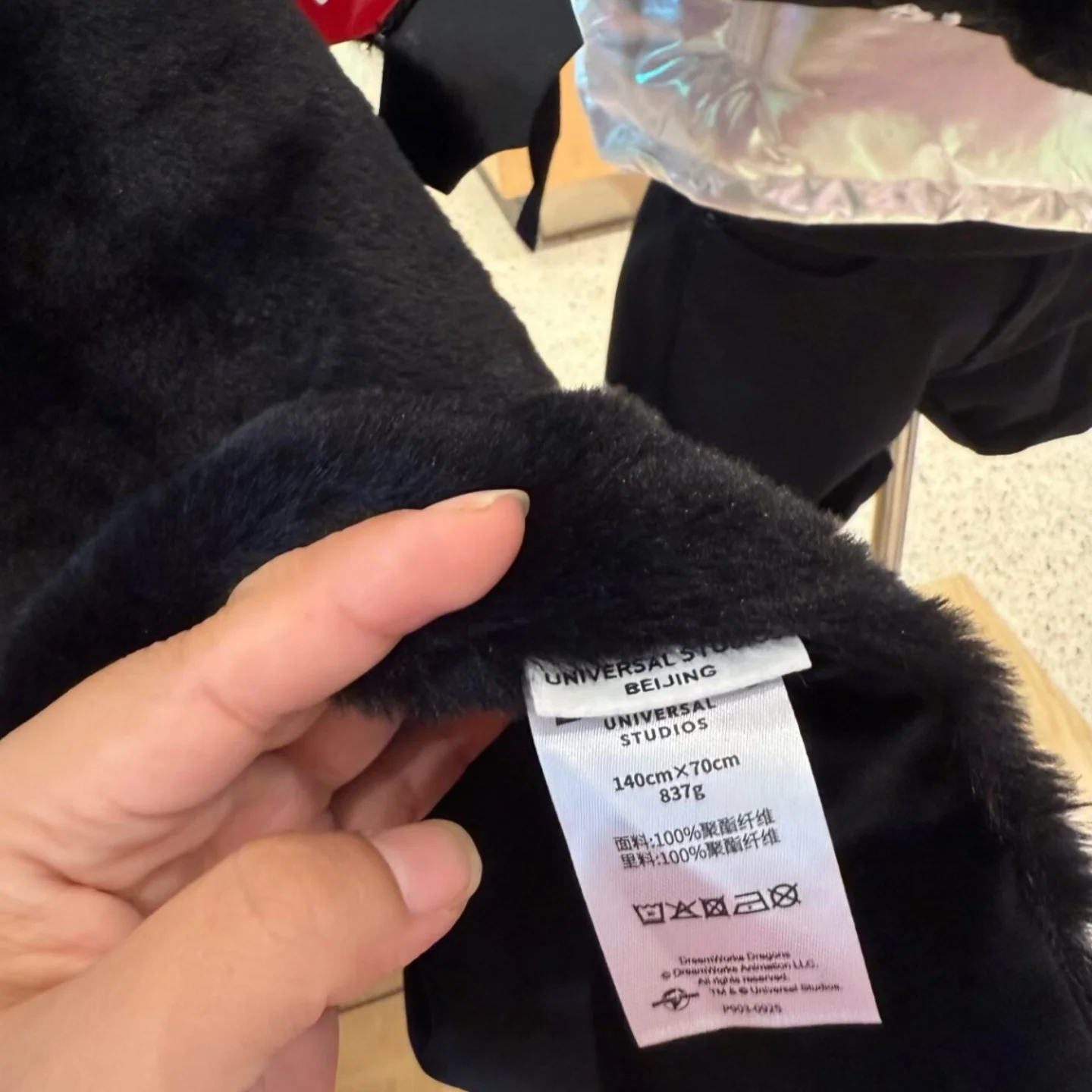 Universal Studios "How to Train Your Dragon" Toothless the Night Fury Black Plush Cloak Shawl - A Birthday Gift and Souvenir