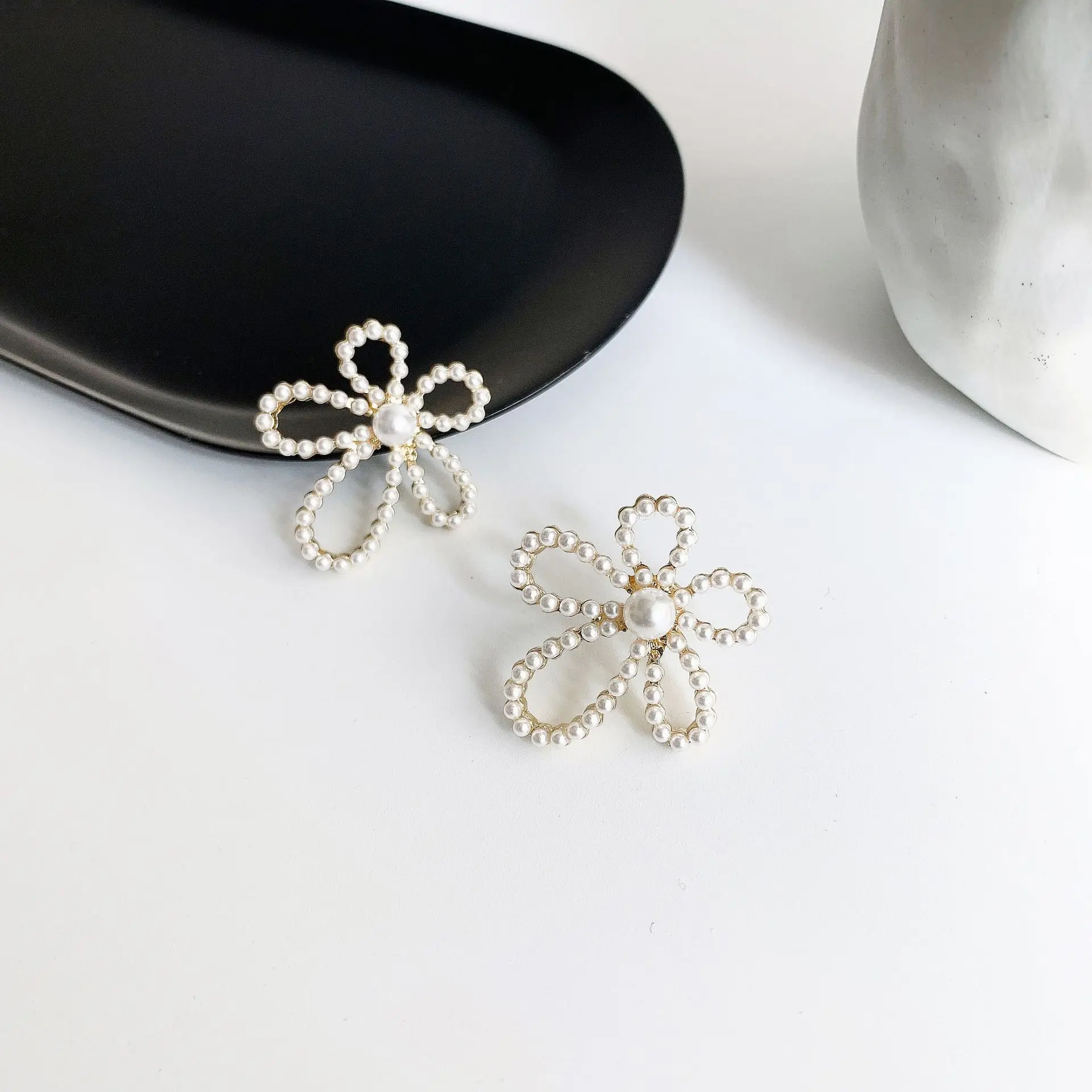 New Arrival French Light Luxury Simulated-pearl Flowers Stud Earrings For Women Fashion Sweet Jewelry Accessories