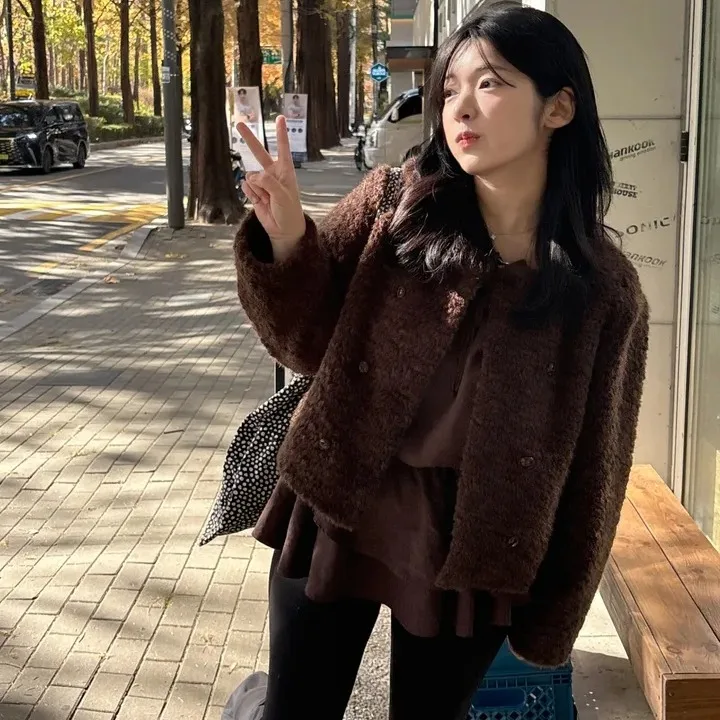 

Korean Sle Winter Faionable ort Coat Women's Ele round Ne Double Button Fur Trimmed Versatile Outerwear Sweater