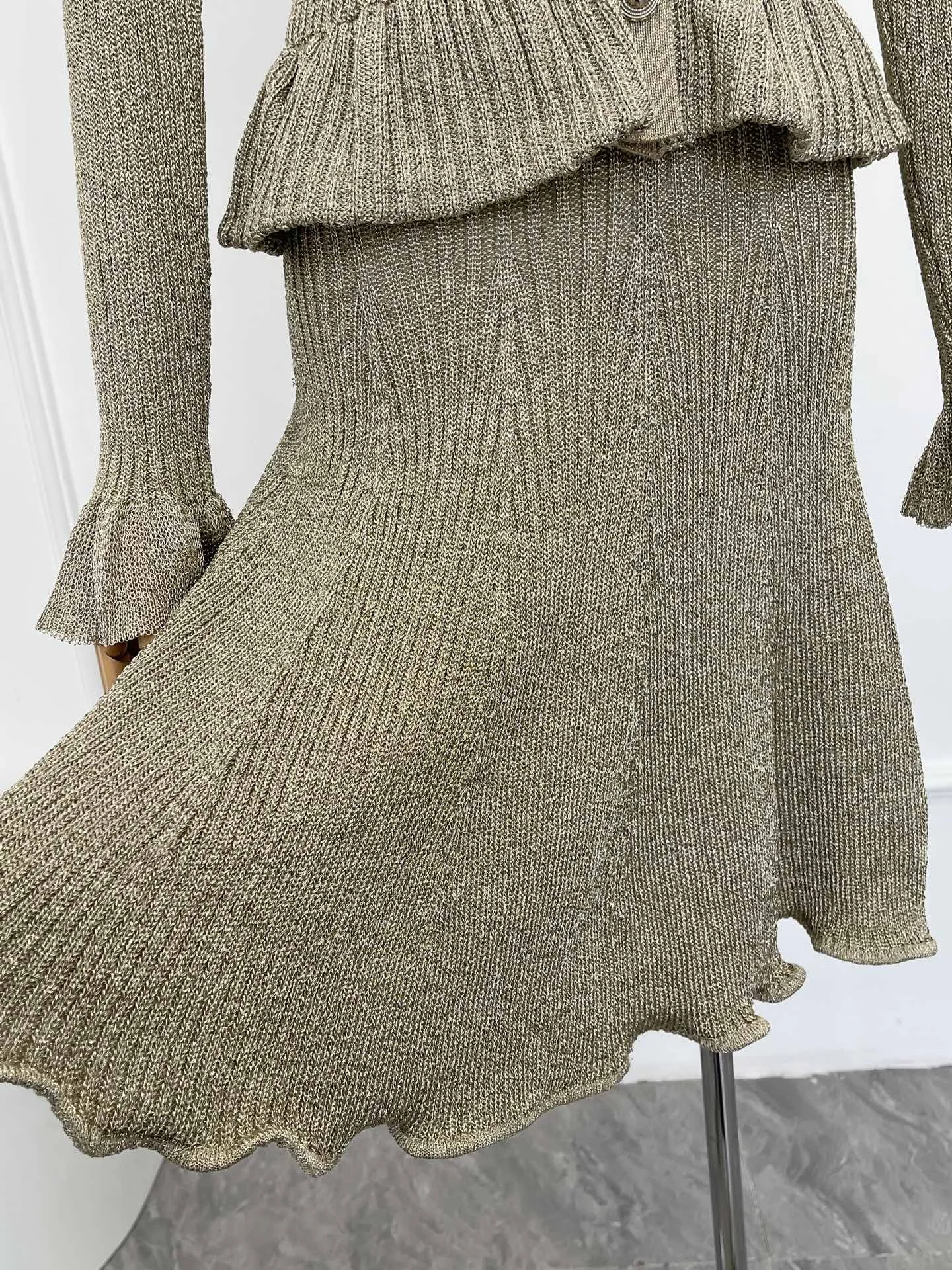 

2025 New Beautiful Golden Long Sleeve Wasp Waist High Quality Knit Mini Dress