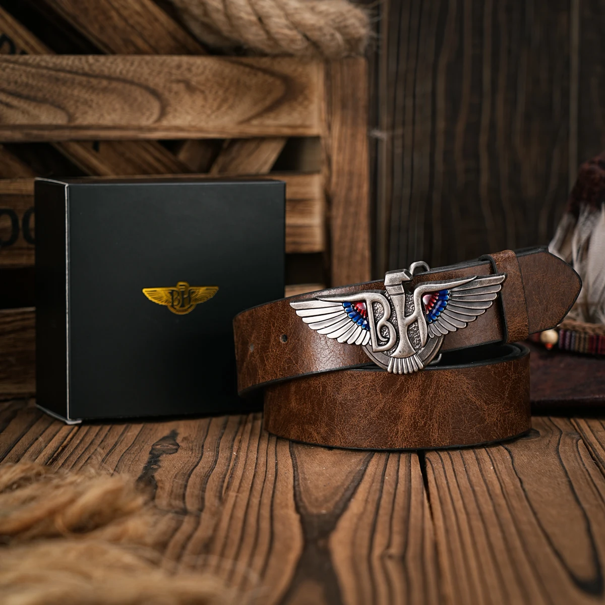 

A men's and women's retro metal buckle casual style brown PU belt suitable for daily attendance Business four seasons (gift box)