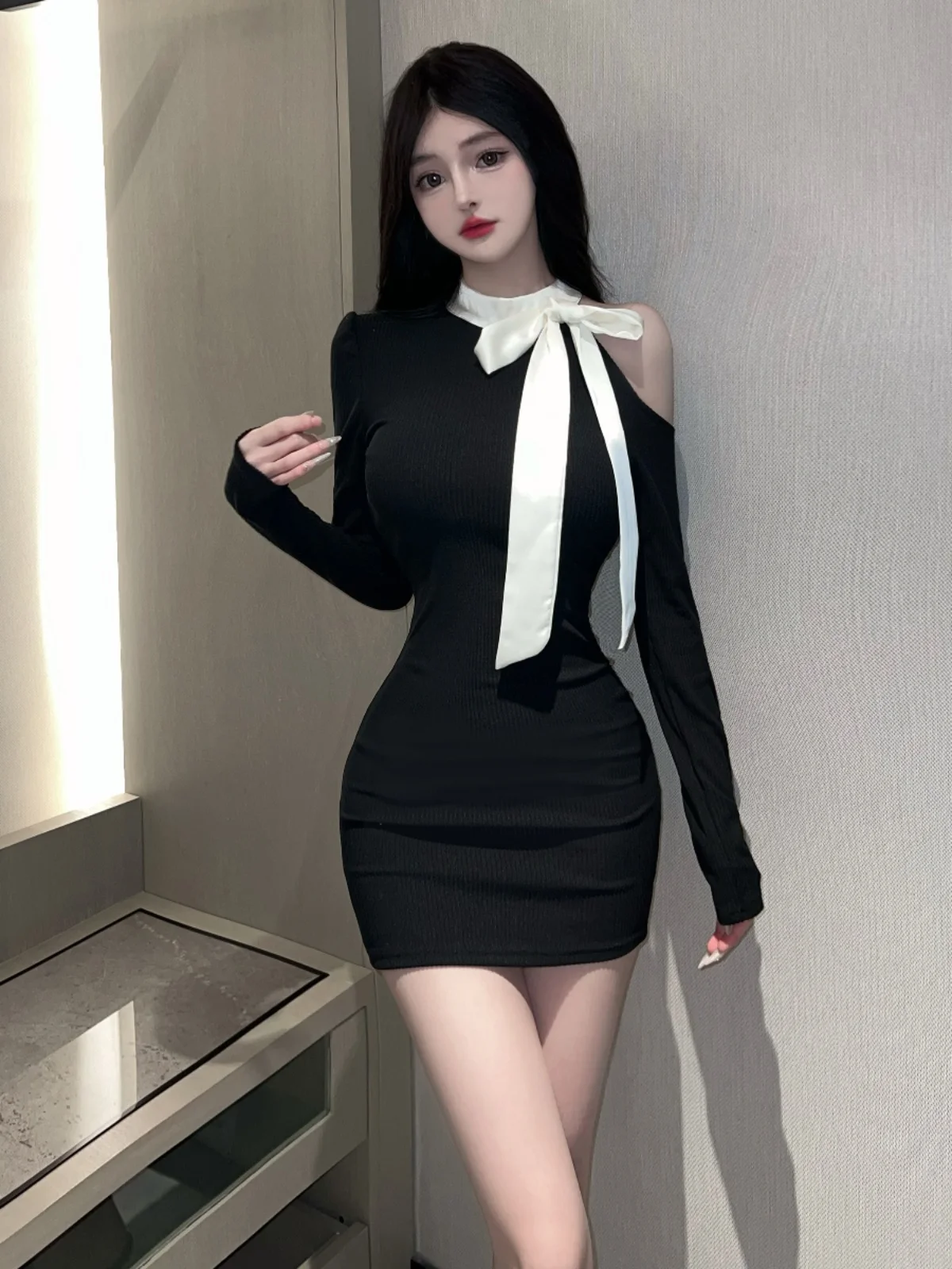 Pure Desire Sle Sexy Hollow-out Bow Base Long sleeve Hip Skirt French sle Temperament Short Figure Show Dress Women