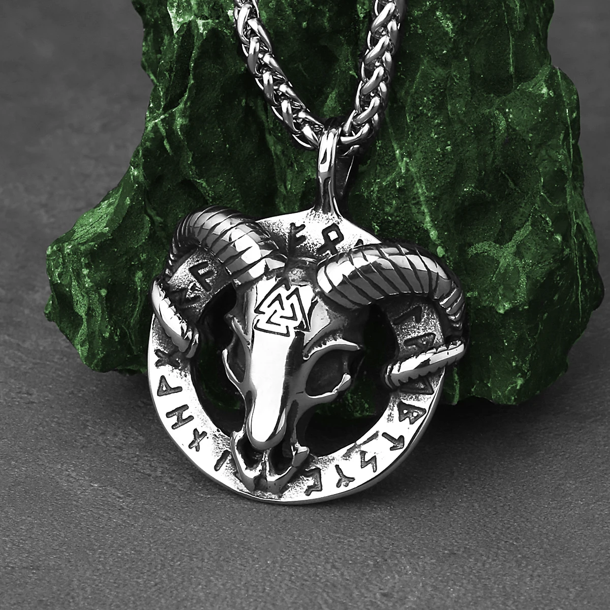 Męski naszyjnik ze stali nierdzewnej Vintage Viking Thor Three Sheep and Odin Triangle Rune Naszyjnik Amulet Wisiorek Nordic Viking Biżuteria prezent