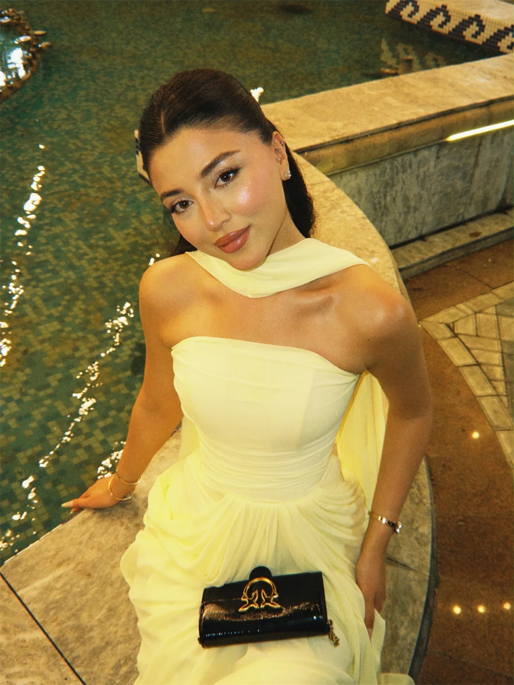 Contessa Custom Yellow Halter Neck Shawl Prom Dress Strapless Vestidos De Noche Multilayer Pleats Formal Evening Dresses 2026