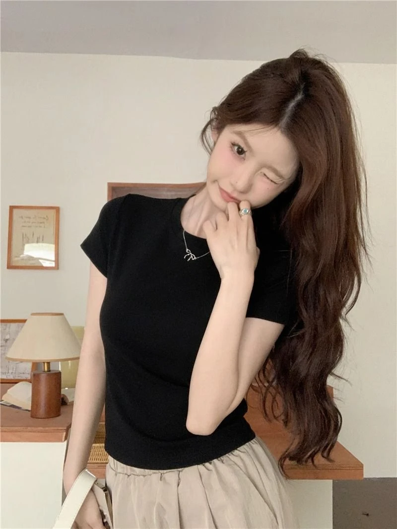 T-shirt con spalla frontale a maniche corte grigia semplice Abbigliamento da donna Estate Slim-fit Versatile Nicchia Pullover corto Top nero