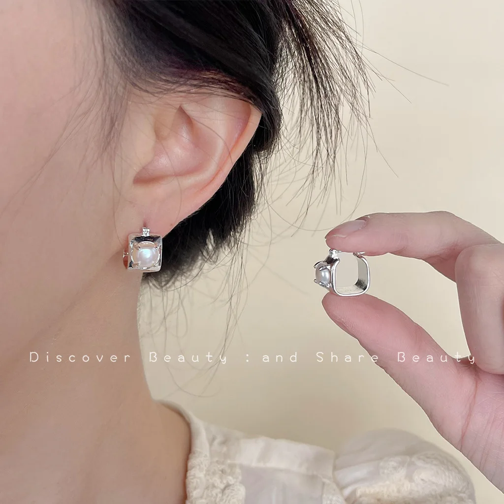 DIY accessories Cold wind silver metal ear buckle niche high-end freshwater pearl earrings personalized ins tide earrings wholes