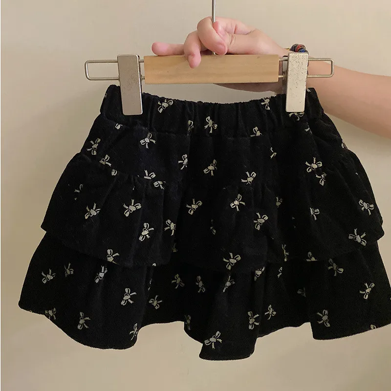 Set maglione da ragazza autunnale Cappotto cardigan dolce per bambini nuovo stile moda + gonna torta floreale nera Set da 2 pezzi