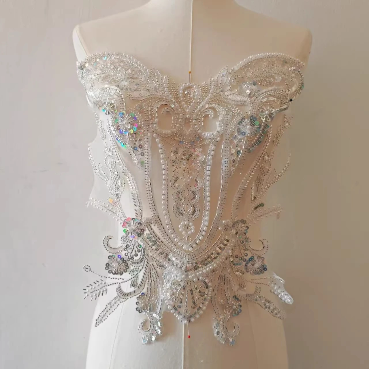 Parche bordado de perlas y lentejuelas coloridas para vestido de noche de boda, parches para coser, apliques de encaje DIY, 1 ud.