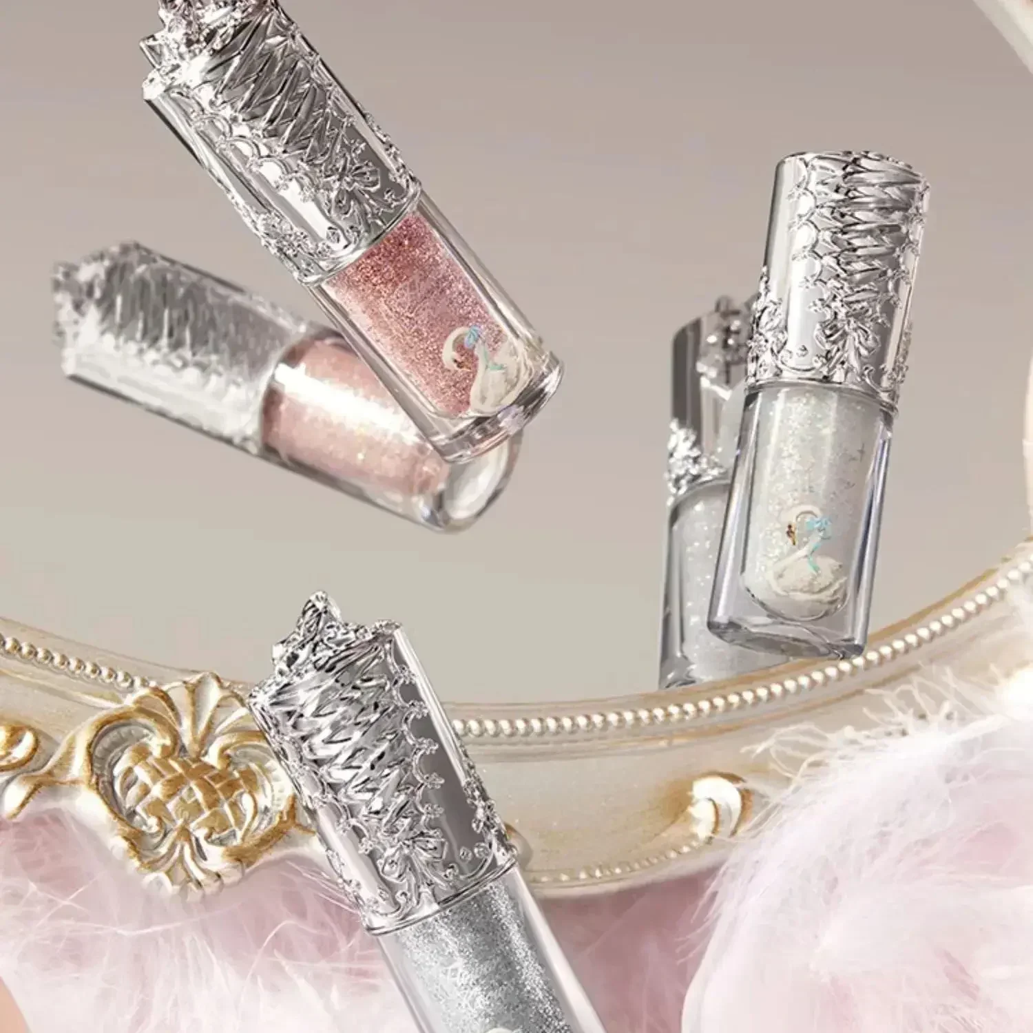 

Жидкие тени для век Flower Knows Swan с жемчужными блестками