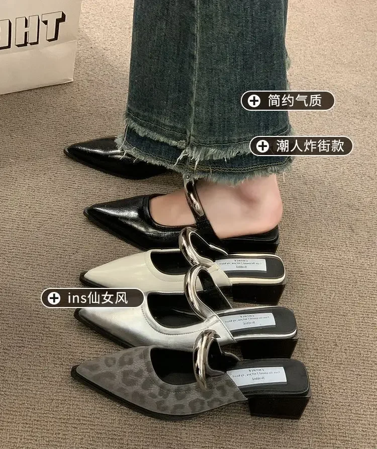 2026 Neue Damen-Cover-Toe-Mules mit Metallverzierung, dicker Absatz, bequeme Street-Style-Slipper – Detail 4
