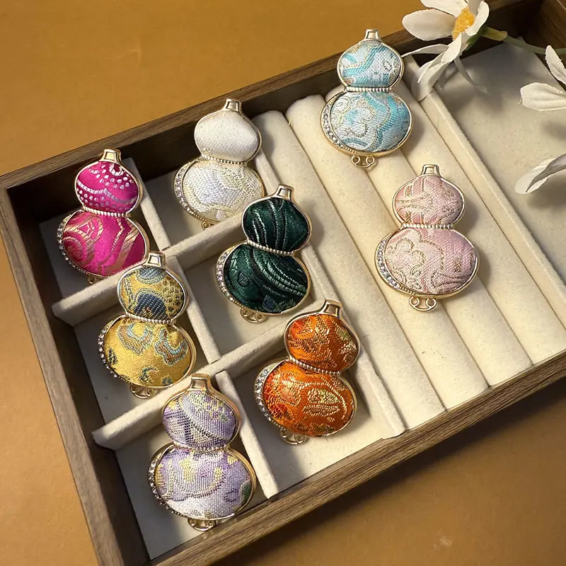 Chinese Hanfu Style Song Brocade Gourd Brooch Vintage Cheongsam Lapel Pin Optional Pearl Tassel Multi Colors For Women Party Wea