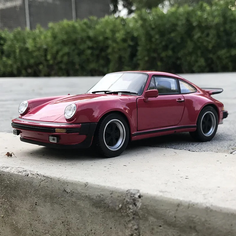 WELLY 1:24 1974 Porsche 911 Turbo 3.0 Alloy Sports Car Model Diecast Metal Toy Vehicle Simulation Collection Kids Ornament Gifts