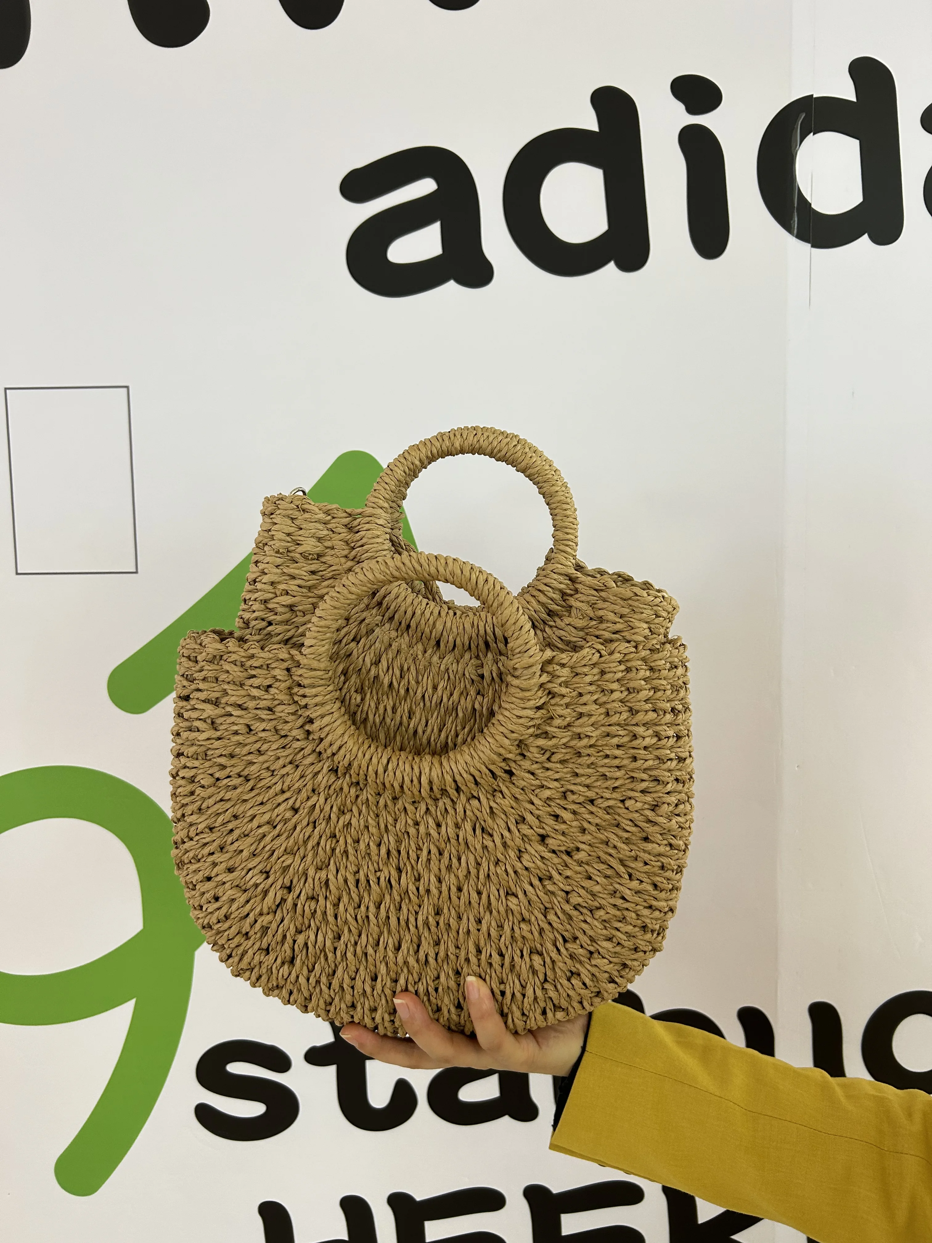 Summer semi-circular straw bag women\'s woven hand handbag New trend shoulder bag Fashion beach bag woven clutch bag