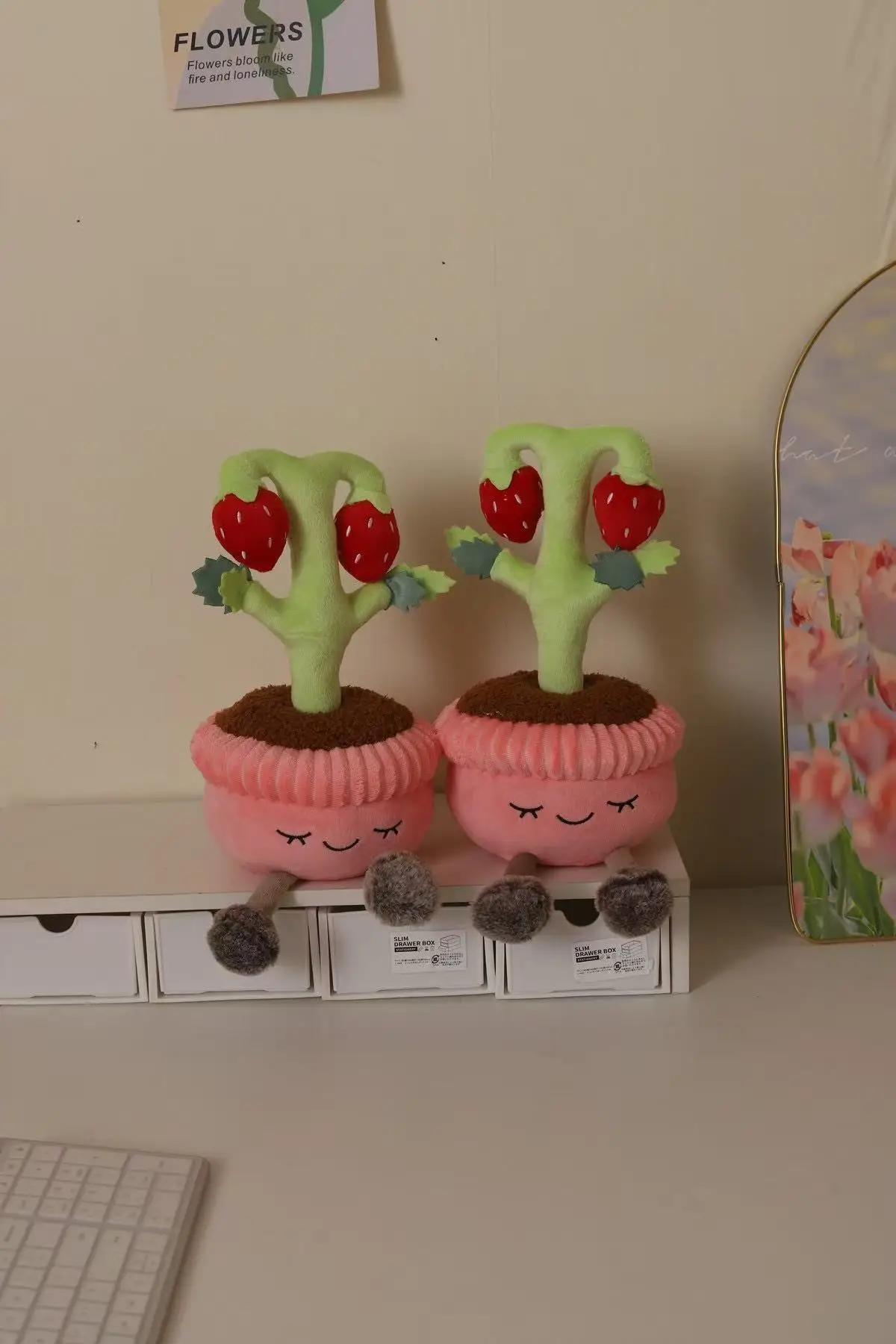 Jellycat's new strawberry potted stuffed plush toy figurine, cartoon anime cute, Thanksgiving gift for friends, fun doll