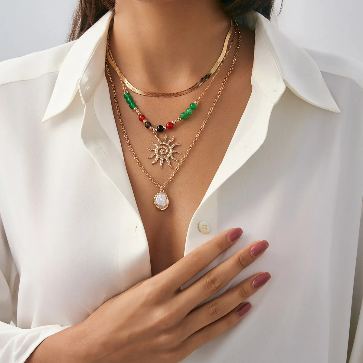 

Versatile Colored Agate Pendant Necklace Sun Pendant Geometric Necklace Suitable for Daily Parties and Special Occasions Gift