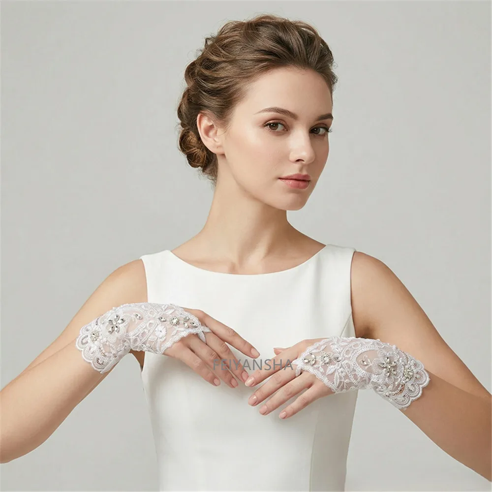 1 Pair Bridal Gloves Elegant Short Paragraph Rhinestone White Lace Glove Beautiful Wedding Accessories