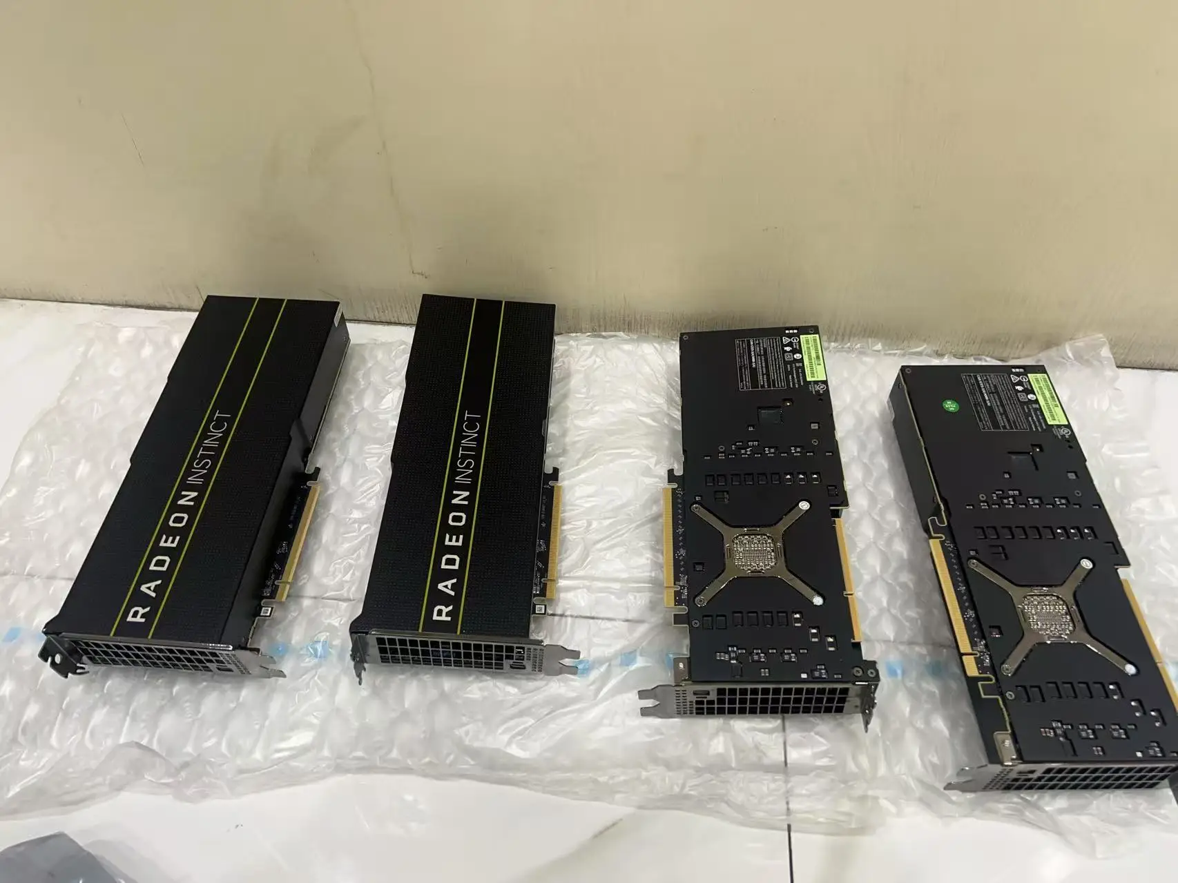 32GB Radeon GPU Workstation, HMB2 VRAM, Accelerated Computing, DP Output, Desktop Machine Learning