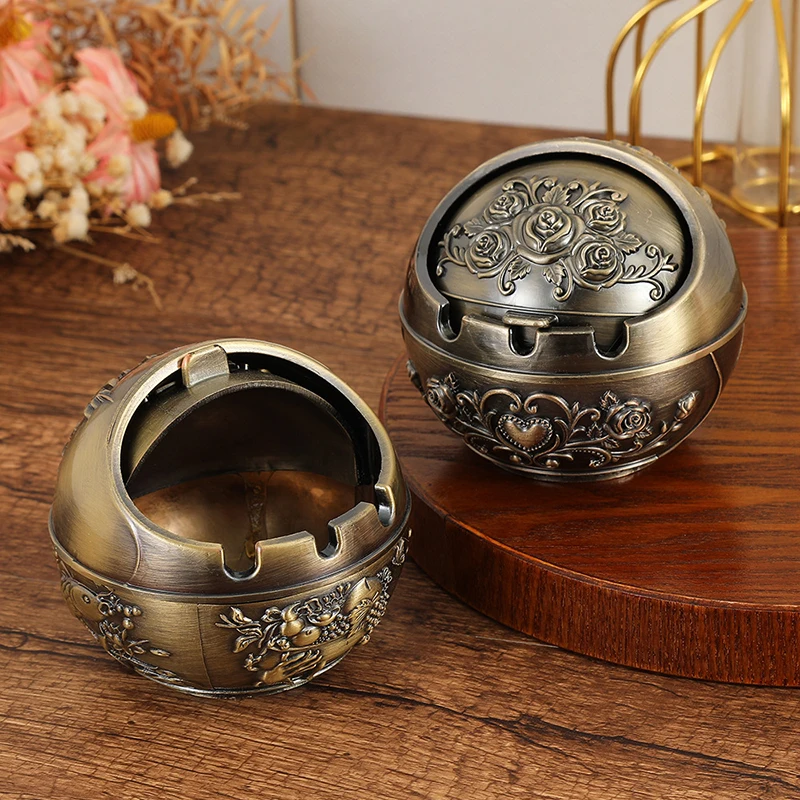 

Retro Decorative Ashtray with Lid Metal Portable Cigar Ashtray Indoor and Outdoor Carved Gift Men's and Women's Smoking Set