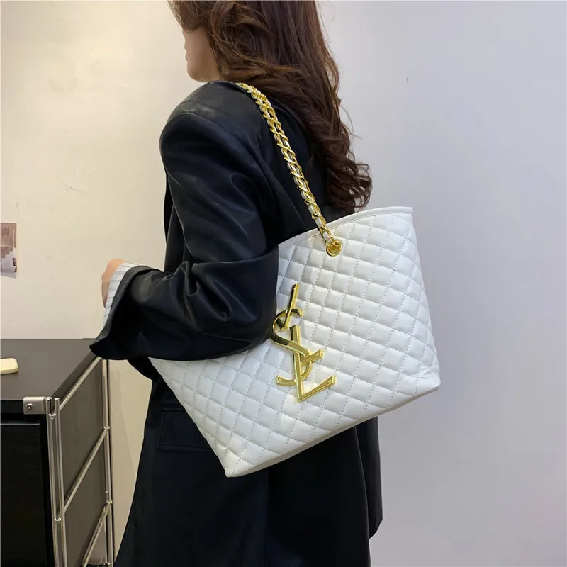 

2025 Fashion Embroidery Thread Tote Bag - Popular Gold Chain Women's High-End Light Luxury Design, Large Capacity Shoulder Style