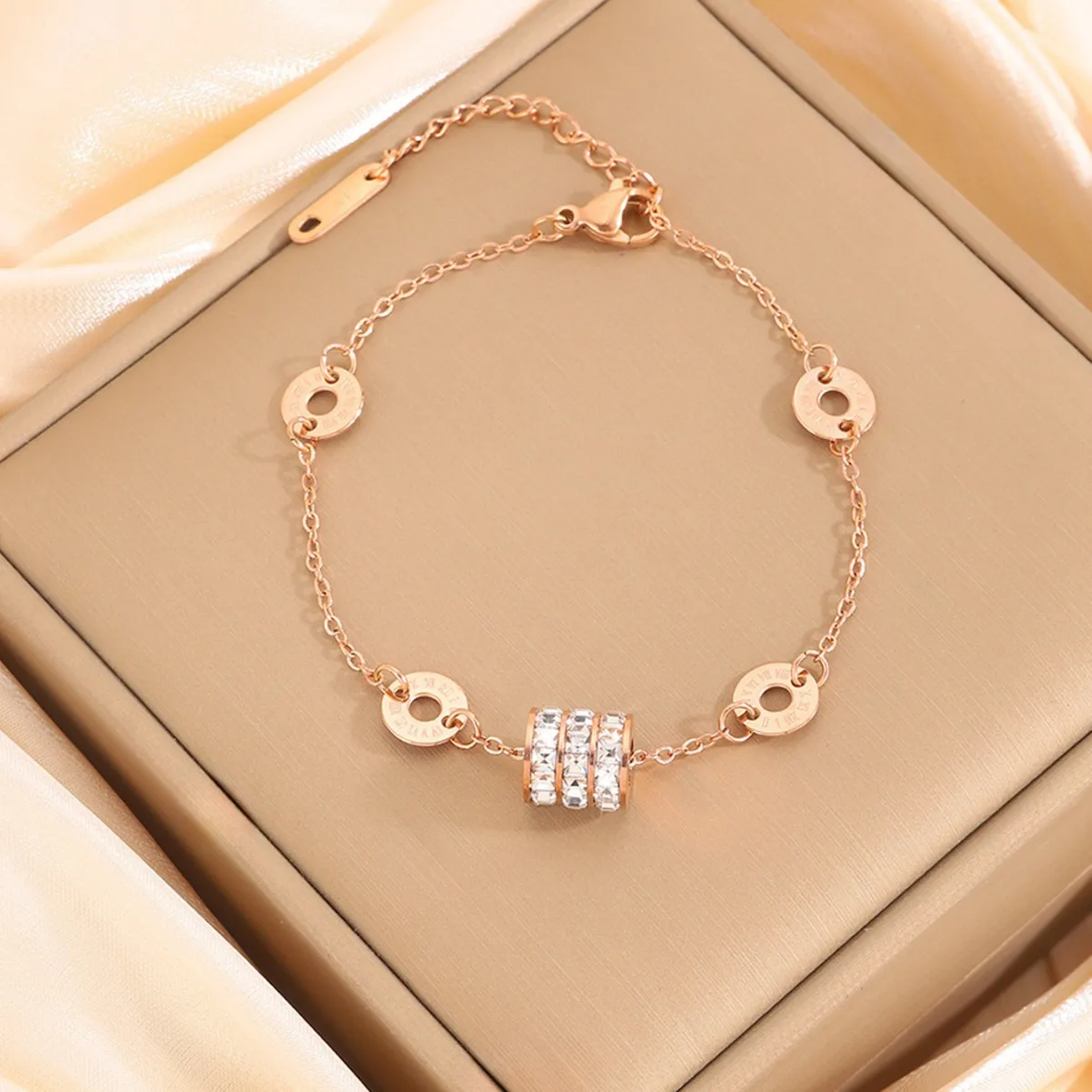 

Fashion Bracelet for Women, Light Luxury, High-end, Versatile, Diamond Studded Stainless Steel Bracelet Accessory