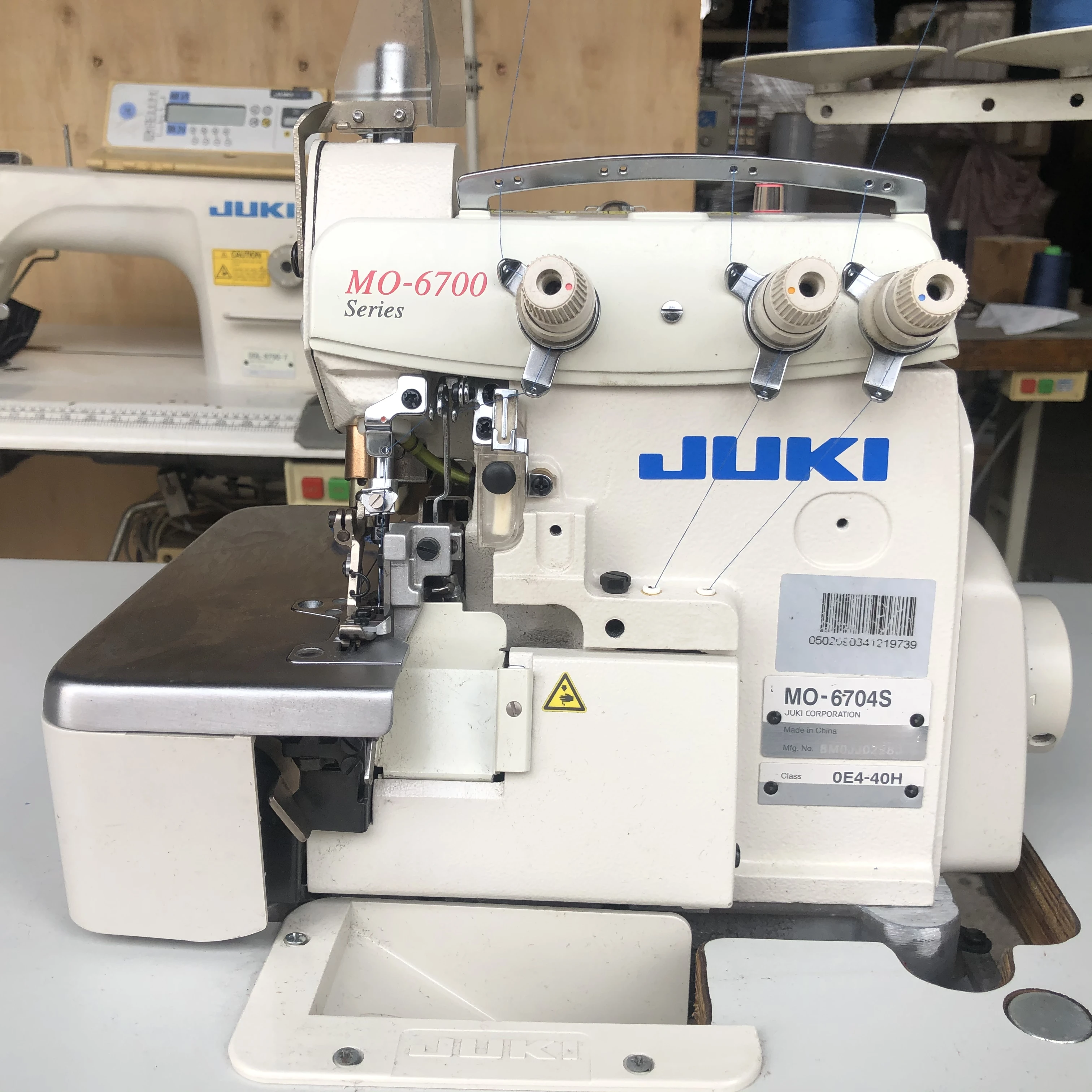Hot Sale Good Condition Used Juki6704S Three Threads Overlock Sewing Machine