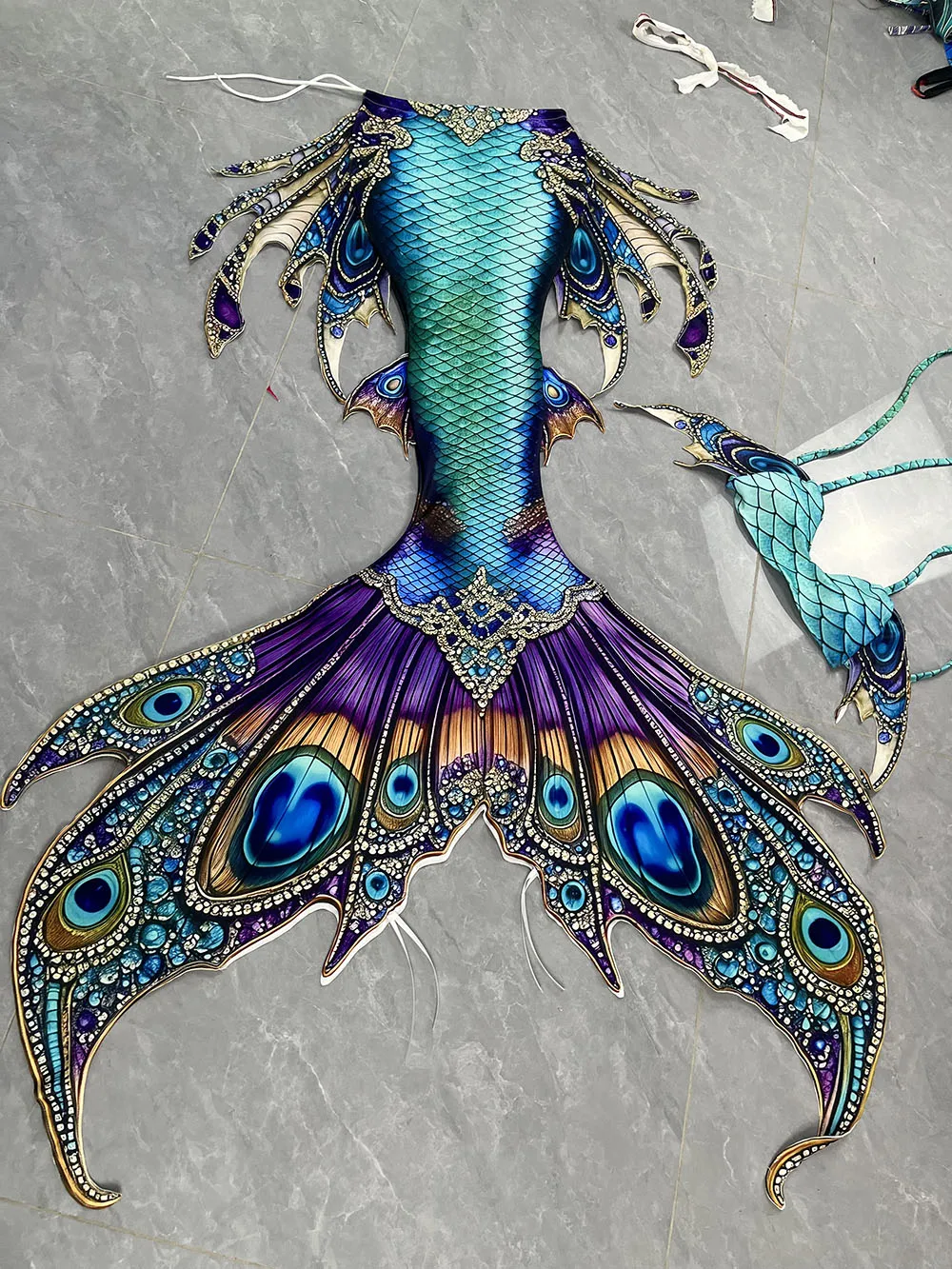 

Dreamy Colored Mermaid Tail Adult Fish Tail Glitter Underwater Performance Costume, Oceanarium Cosplay Performance Costume