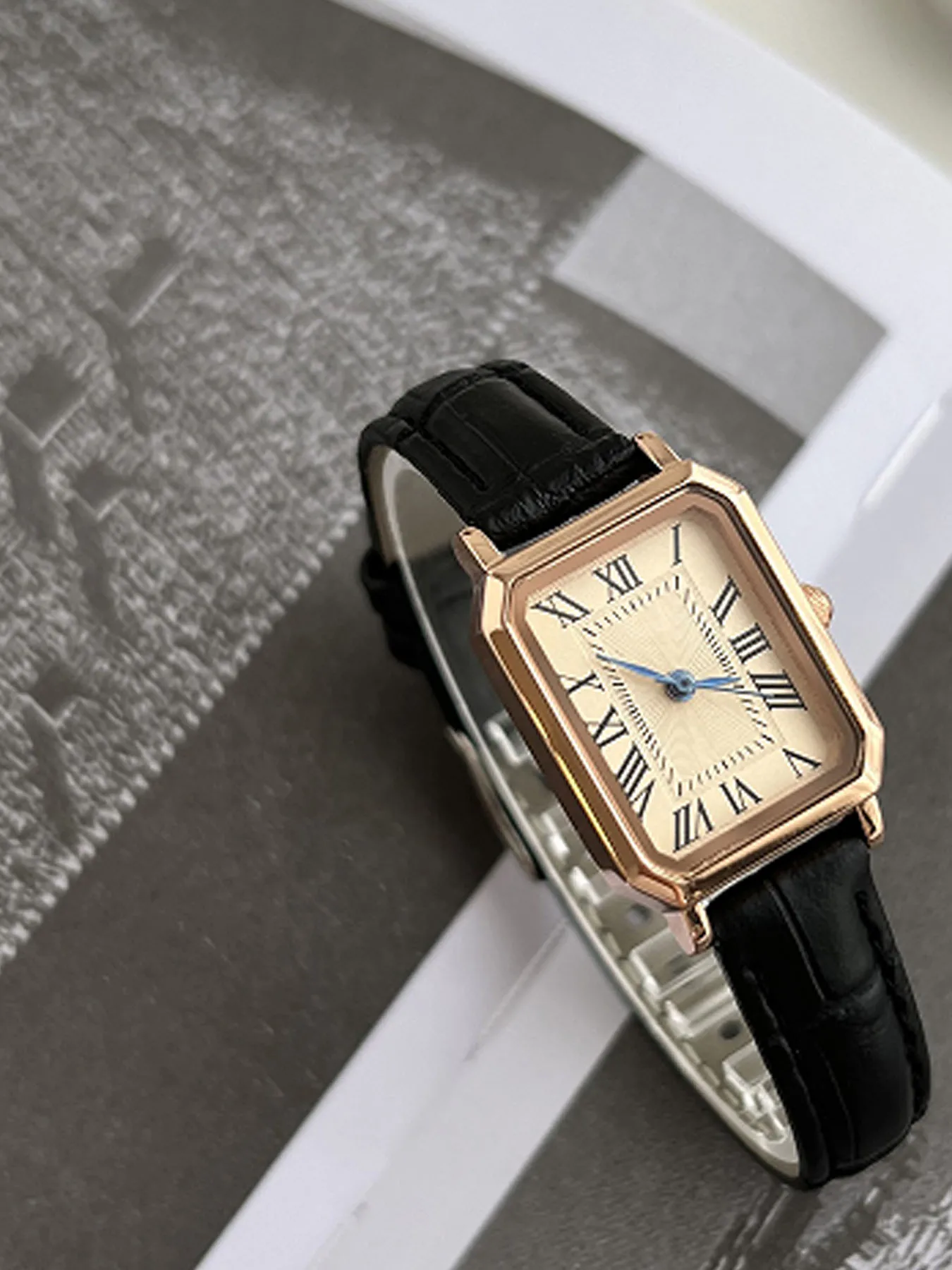 ساعة نسائية، ساعة كوارتز، ساعة كاجوال عصرية بسيطة، حزام جلدي صغير أنيق، قرص مربع بأرقام رومانية #2